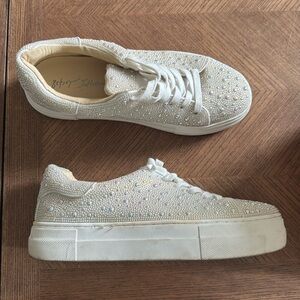 Betsy Johnson Sidny Pearl sneakers